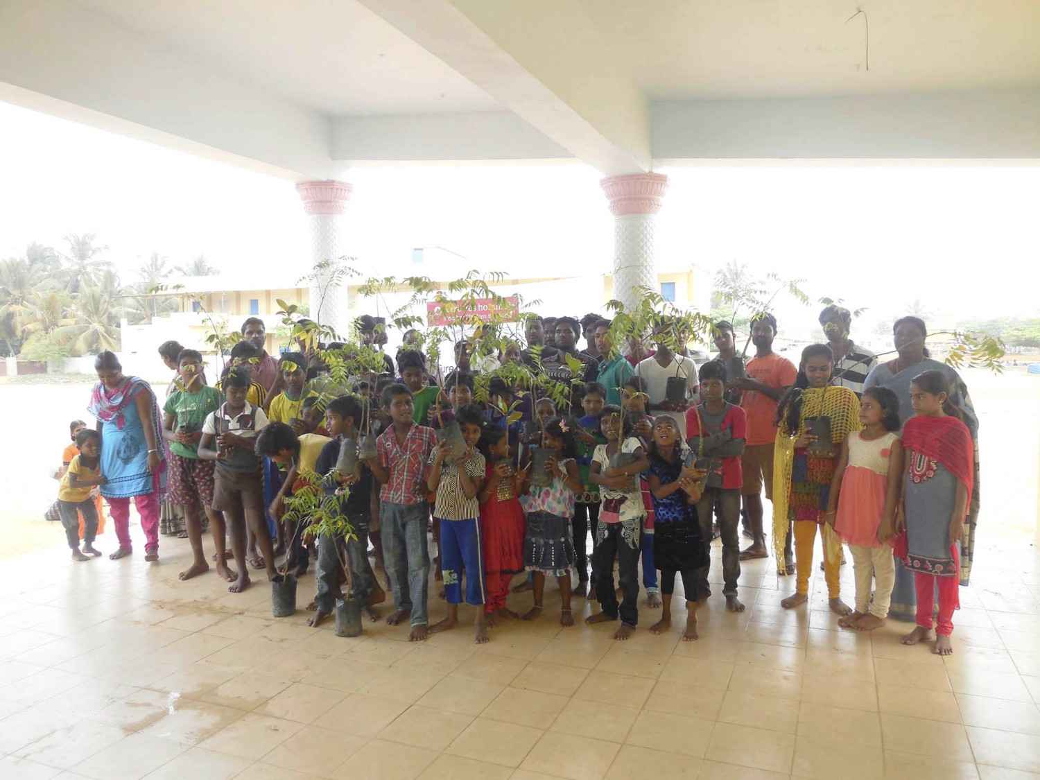 Students planting native dune species at Periyakadu